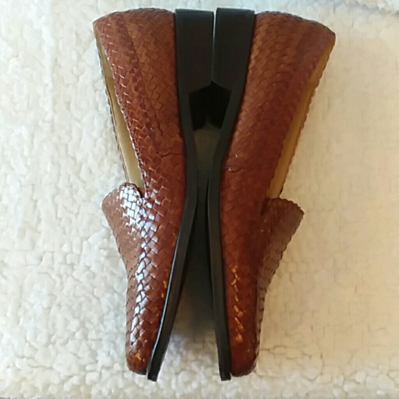 Trotters Brown woven "Lori" style loafers - Picture 5 of 7